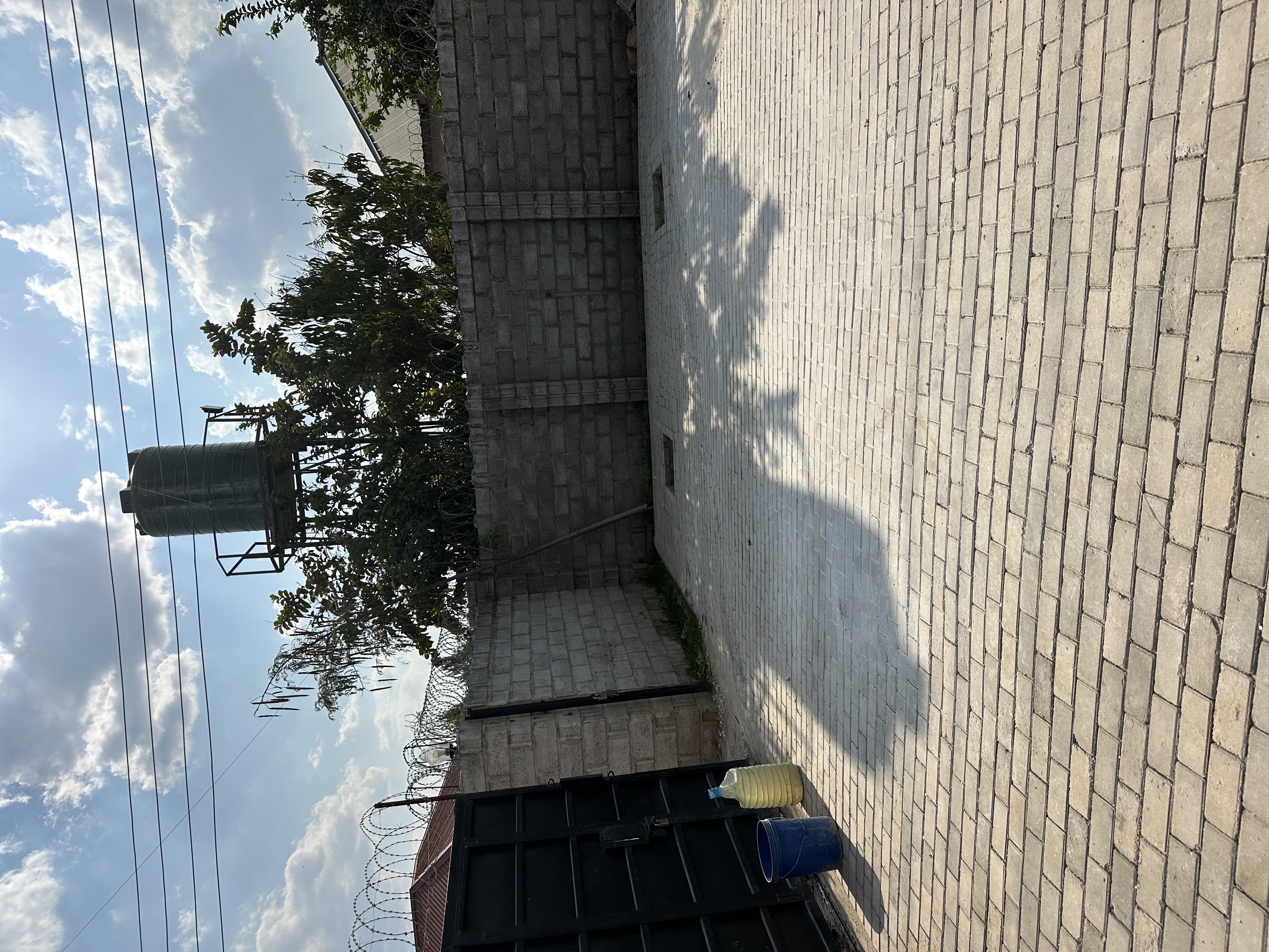 Stand alone Flat